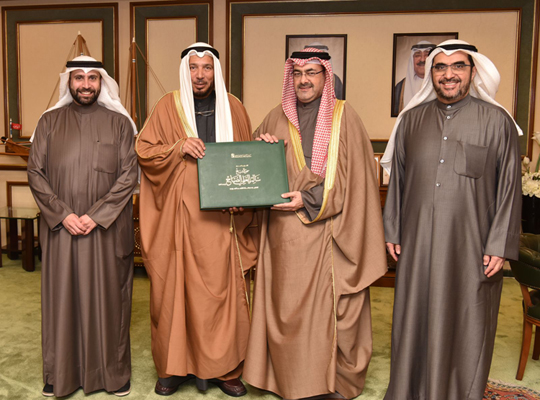 أشاد محافظ العاصمة الشيخ عبدالله سالم العلي بجهود الهيئة الخيرية في خدمة ملايين المحتاجين في شتى دول العالم.  